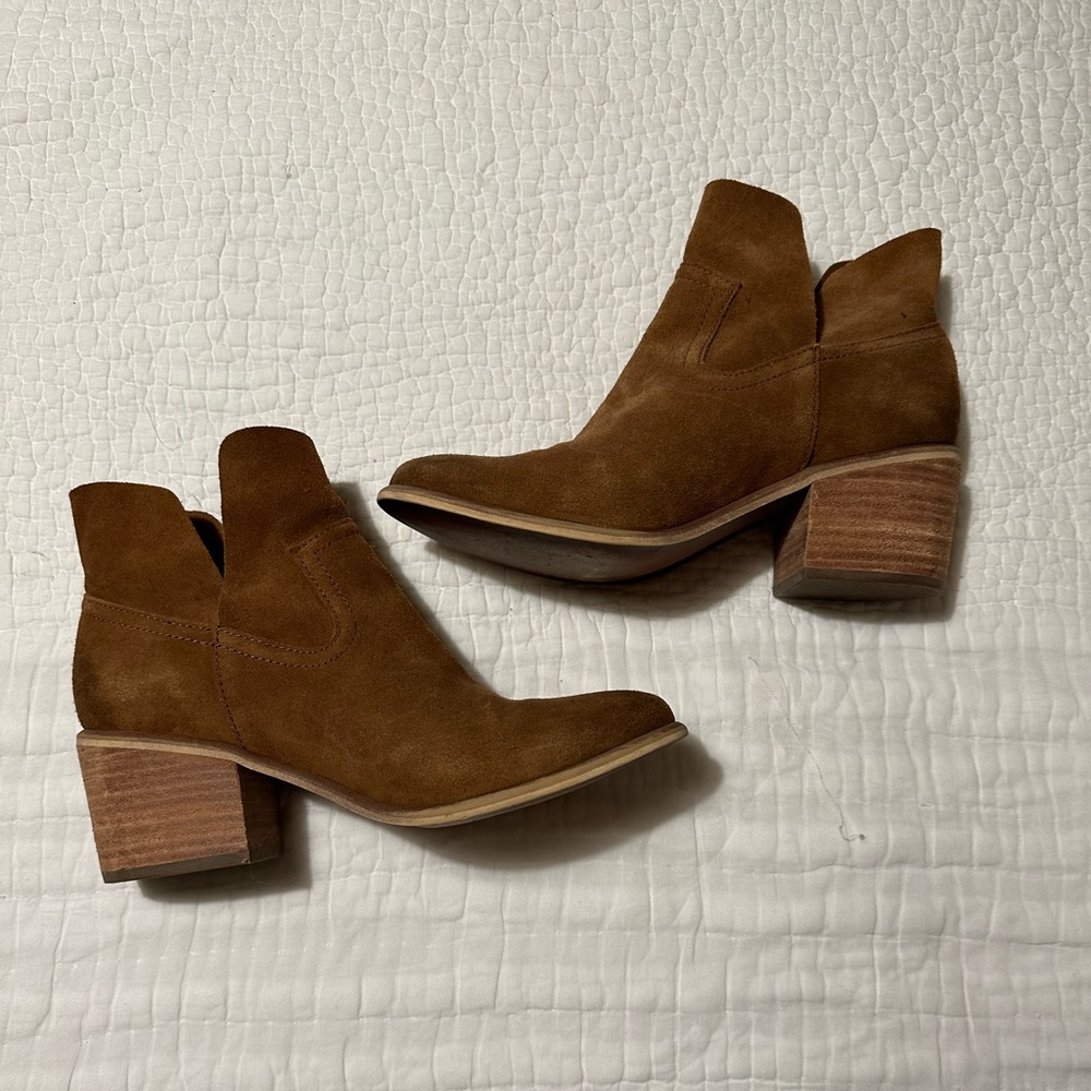 Nordstrom BP tan suede ankle boots